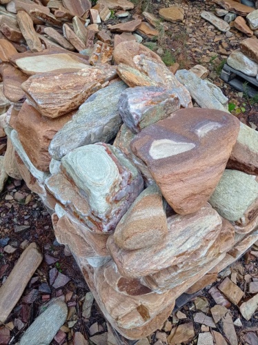 Златолит жёлтый, жёлто-зелёный глыбки и валуны для ланшафтного дизайна купить в Республике Северная Осетия