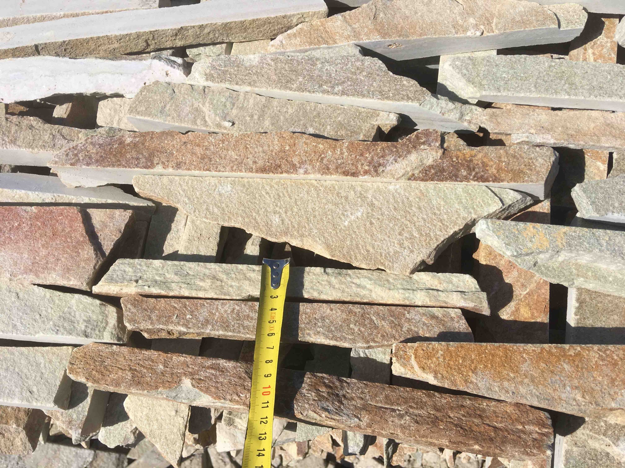 Горбушка златолит золотистый для облицовки купить в Республике Северная Осетия