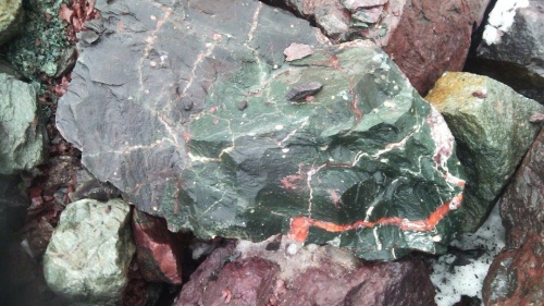 Гигантские зелёные валуны для ландшафтного дизайна весом более 5 тонн купить в Республике Северная Осетия