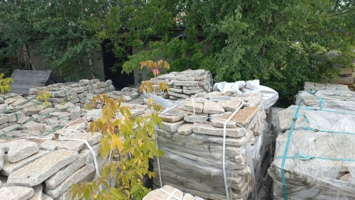 Плитняк галтованный гранитный для ландшафтного дизайна купить в Республике Северная Осетия