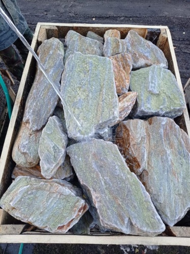 Златолит жёлтый, жёлто-зелёный глыбки и валуны для ланшафтного дизайна купить в Республике Северная Осетия
