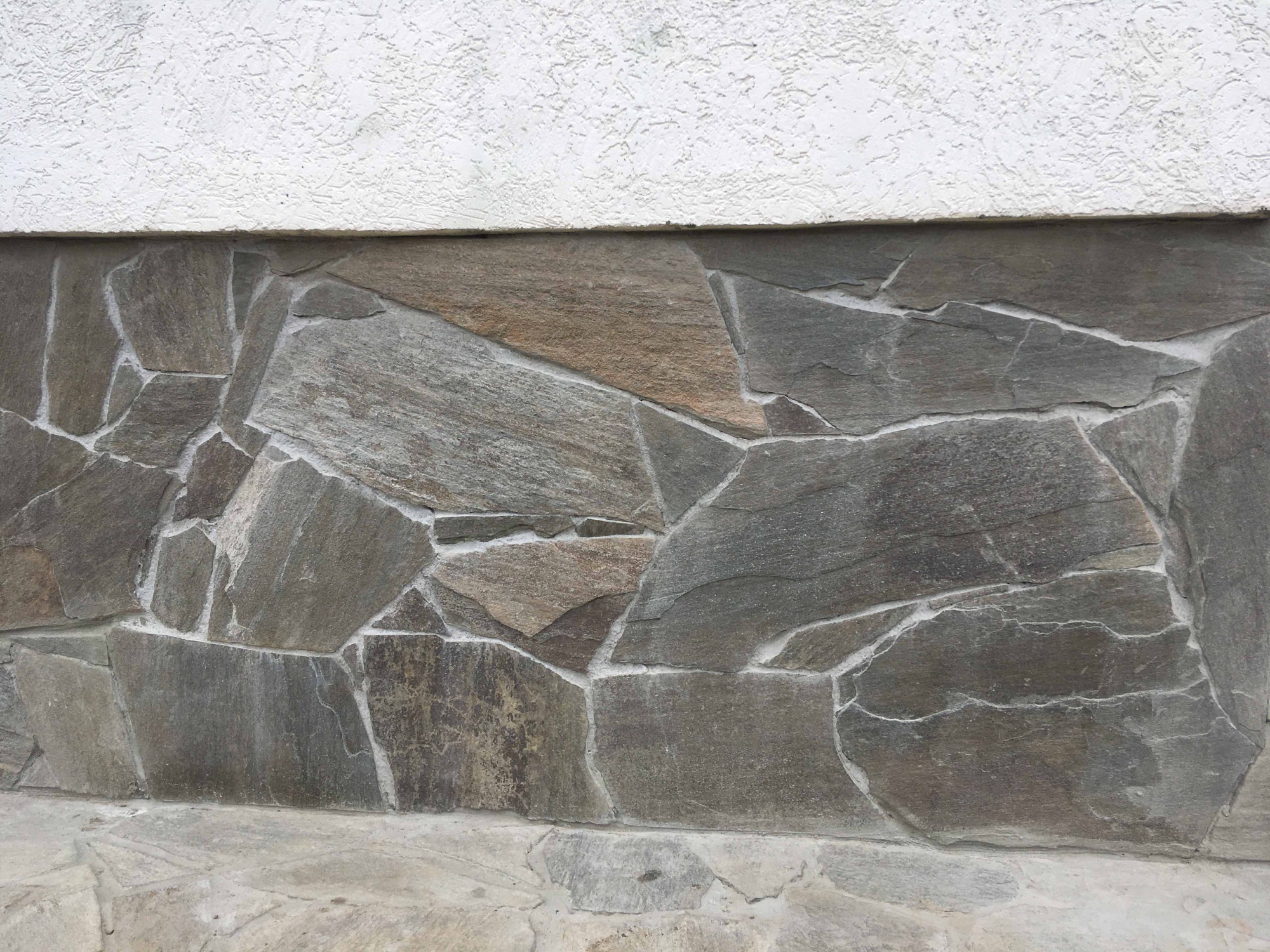 Плитняк златолит Уральский для цоколя, отмостки купить в Республике Северная Осетия