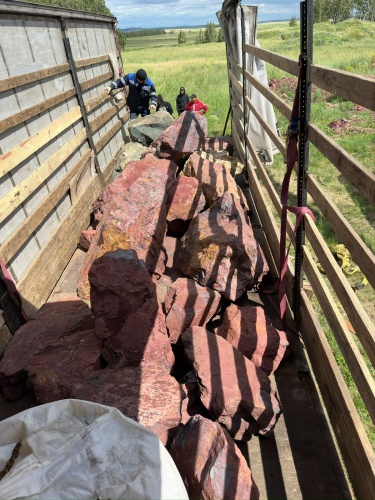 Ландшафтные глыбы красно-фиолетовые 200-1000 килограмм купить в Республике Северная Осетия