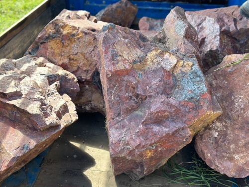 Ландшафтные глыбы красно-фиолетовые 200-1000 килограмм купить в Республике Северная Осетия