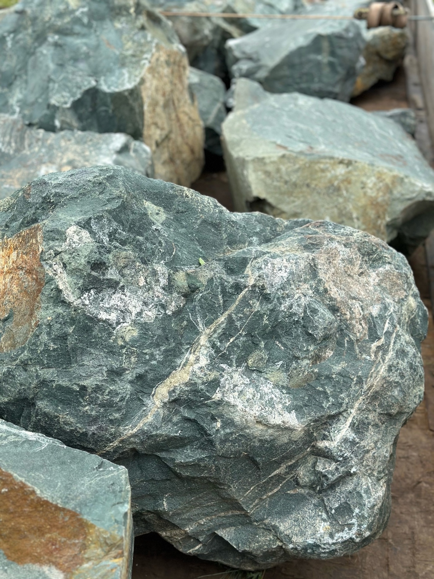 Камни для ландшафтного дизайна зелёные 10-60 килограмм купить в Республике Северная Осетия