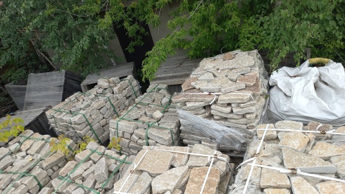 Плитняк гранитный галтованный купить в Республике Северная Осетия