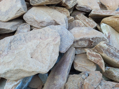 Златолит жёлтый, жёлто-зелёный глыбки и валуны для ланшафтного дизайна купить в Республике Северная Осетия