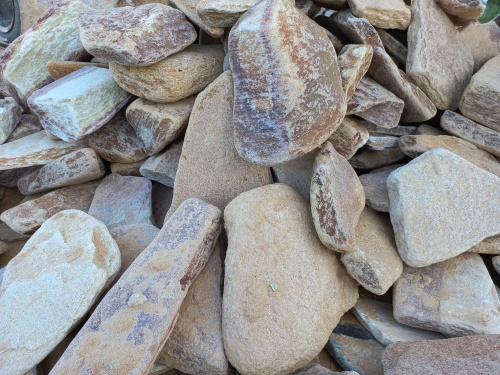 Златолит жёлтый, жёлто-зелёный глыбки и валуны для ланшафтного дизайна купить в Республике Северная Осетия