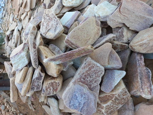 Златолит жёлтый, жёлто-зелёный глыбки и валуны для ланшафтного дизайна купить в Республике Северная Осетия